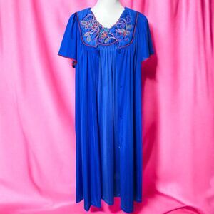 Vintage Vanity Fair Bright Blue Embroidered Nightgown & Robe 60s Peignoir Set M